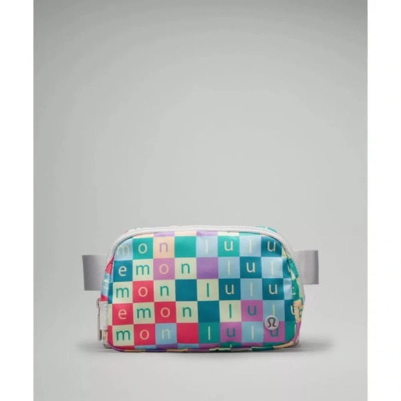 🆕🌈 Lululemon Everywhere Belt Bag - Checkered Multi Vapour - Picture 7 of 7